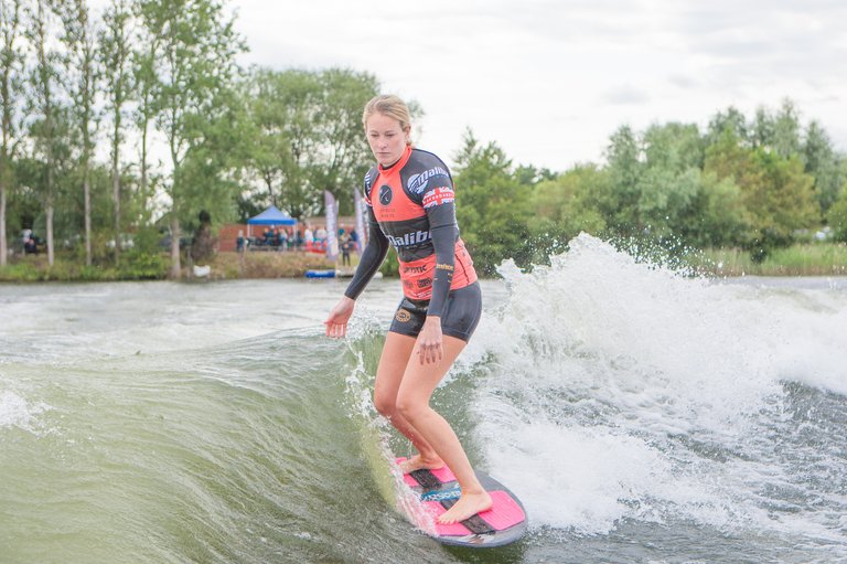 Jen Edwards at the 2023 Malibu Boats UK Wakesurf Nationals - Photo Mark Osmond Mich Rowley
