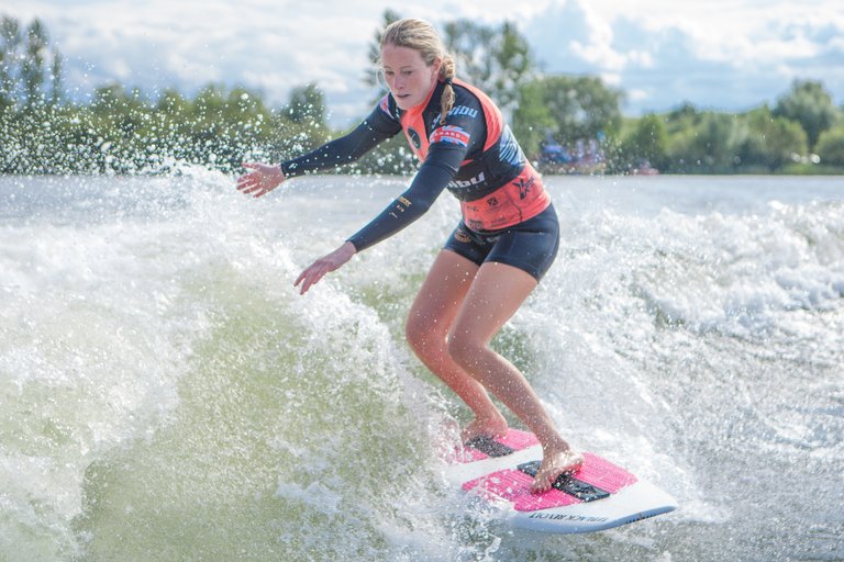 Jen Edwards at the 2023 Malibu Boats UK Wakesurf Nationals - Photo Mark Osmond Mich Rowley