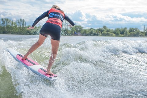 Jen Edwards at the 2023 Malibu Boats UK Wakesurf Nationals - Photo Mark Osmond Mich Rowley
