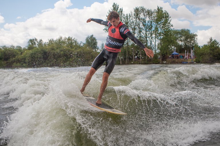 Olli Loder at the 2023 Malibu Boats UK Wakesurf Nationals