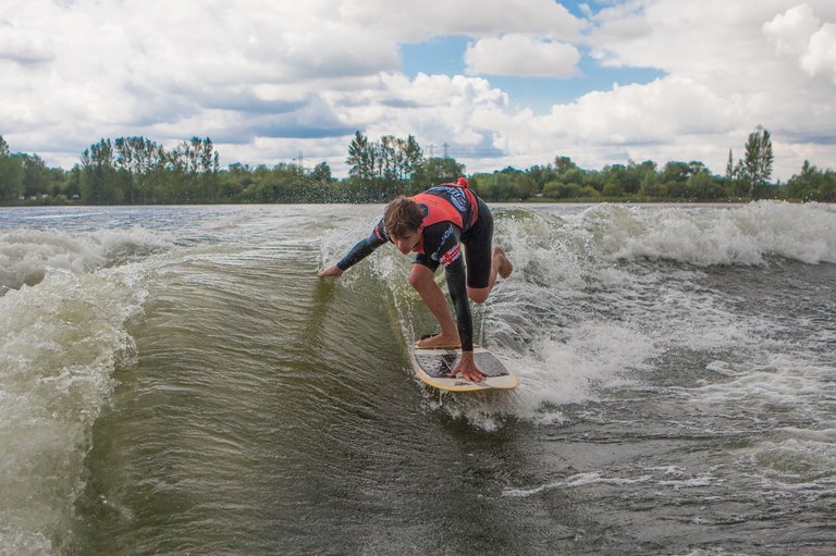 Olli Loder at the 2023 Malibu Boats UK Wakesurf Nationals