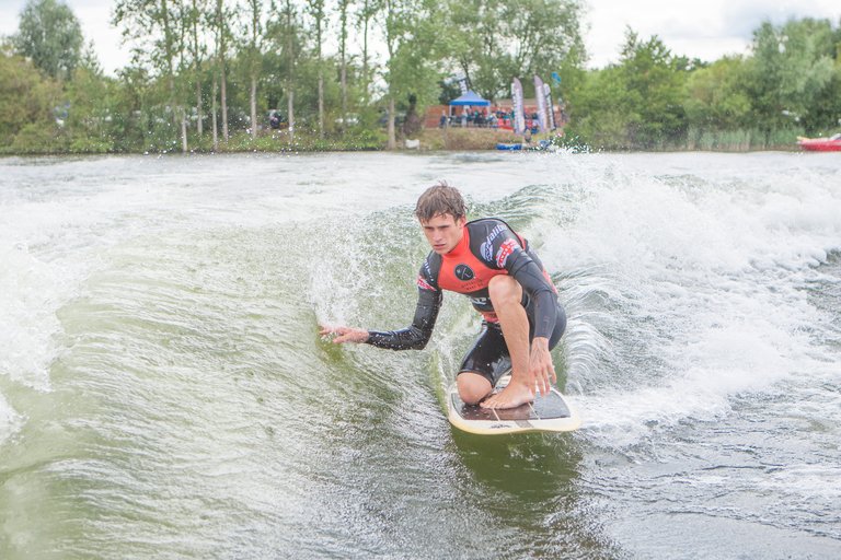 Olli Loder at the 2023 Malibu Boats UK Wakesurf Nationals