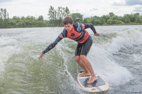 Olli Loder at the 2023 Malibu Boats UK Wakesurf Nationals - Photo Mark Osmond Mich Rowley