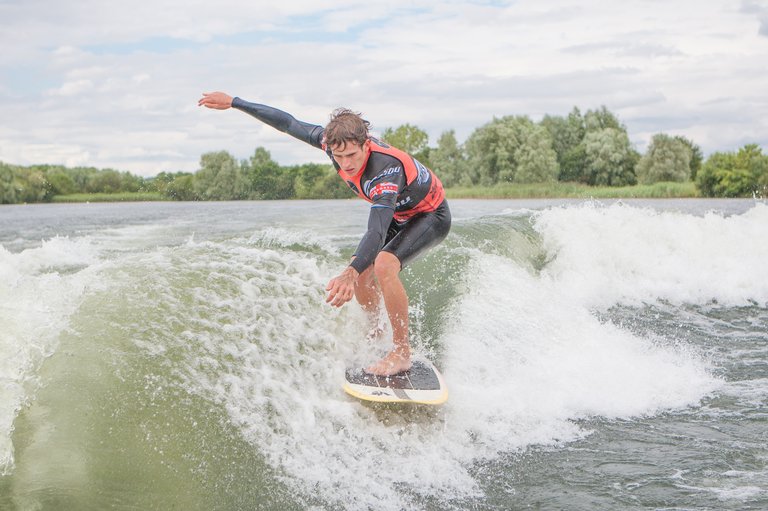 Olli Loder at the 2023 Malibu Boats UK Wakesurf Nationals