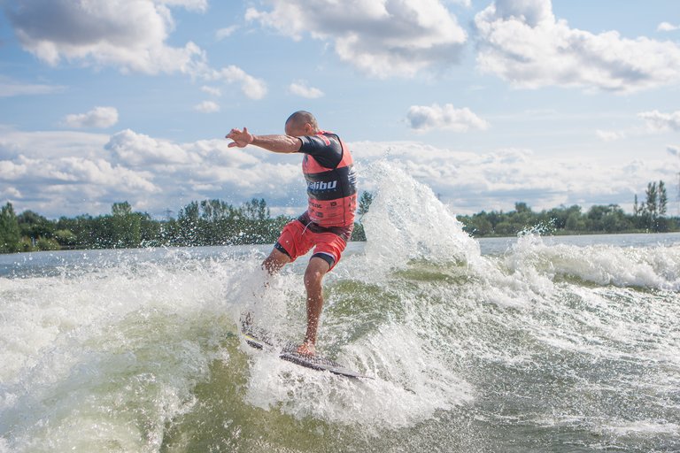 Wes Williams at the 2023 Malibu Boats UK Wakesurf Nationals - Photo Mark Osmond Mich Rowley